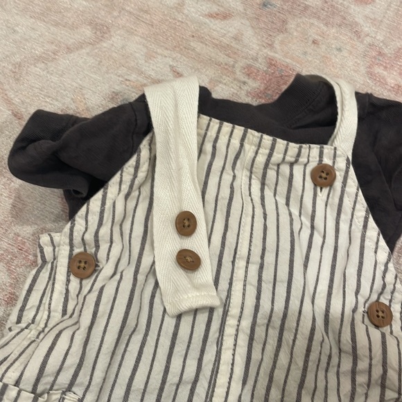 Carter’s Gray and off white boy bundle set - Picture 7 of 14